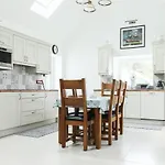 3 Bed Sleeps 6 - Mountain Views Parking Ferienhaus