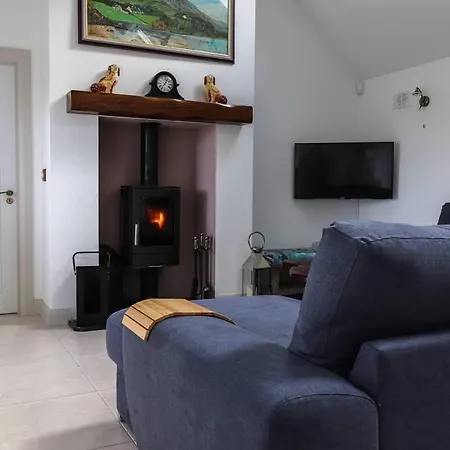 3 Bed Sleeps 6 - Mountain Views Parking Ferienhaus *