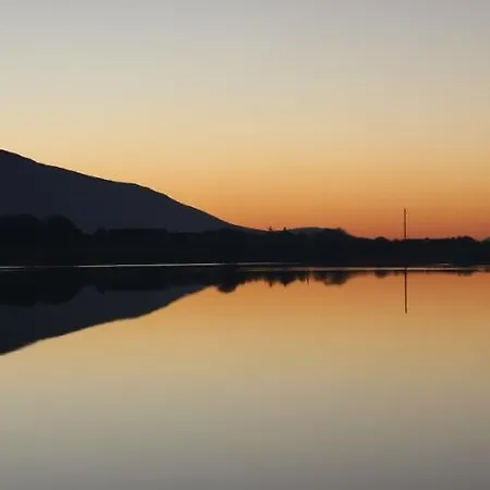 3 Bed Sleeps 6 - Mountain Views Parking * Westport