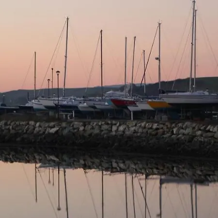 3 Bed Sleeps 6 - Mountain Views Parking *