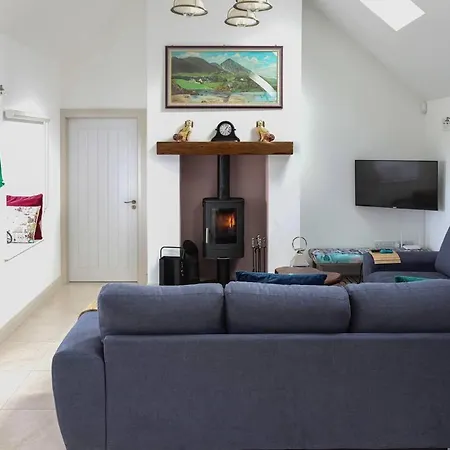 3 Bed Sleeps 6 - Mountain Views Parking