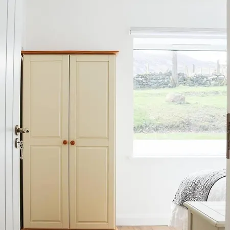 3 Bed Sleeps 6 - Mountain Views Parking