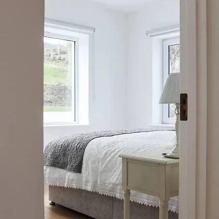 3 Bed Sleeps 6 - Mountain Views Parking *