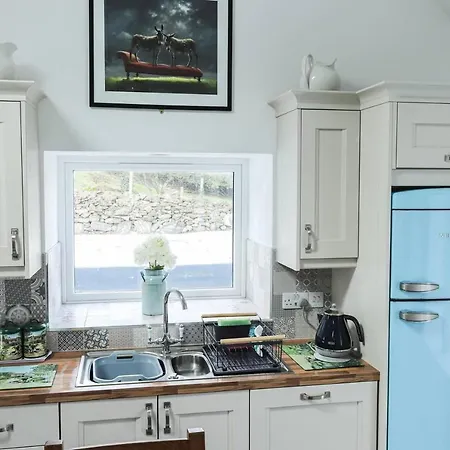 3 Bed Sleeps 6 - Mountain Views Parking 度假居 *