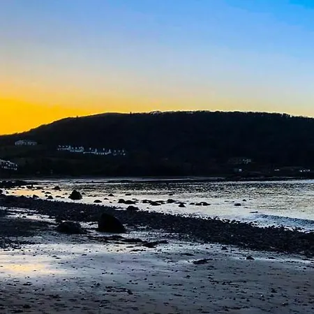 3 Bed Sleeps 6 - Mountain Views Parking 度假居 *