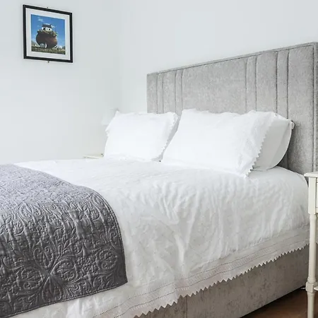 3 Bed Sleeps 6 - Mountain Views Parking *