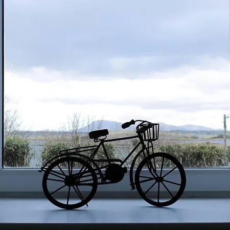 3 Bed Sleeps 6 - Mountain Views Parking