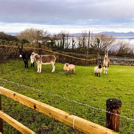 3 Bed Sleeps 6 - Mountain Views Parking Holiday home