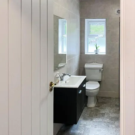 3 Bed Sleeps 6 - Mountain Views Parking Holiday home Westport